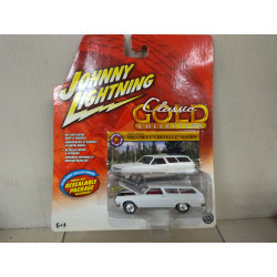 CHEVROLET CHEVELLE WAGON 1965 WHITE CLASSIC GOLD 1:64 JOHNNY LIGHTNING