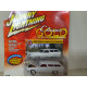 CHEVROLET CHEVELLE WAGON 1965 WHITE CLASSIC GOLD 1:64 JOHNNY LIGHTNING