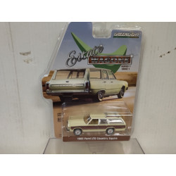 FORD LTD COUNTRY SQUIRE 1985 ESTATE WAGONS 1:64 GREENLIGHT