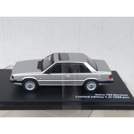 VOLVO 780 BERTONE 1987 SILVER 1:43 TRIPLE9