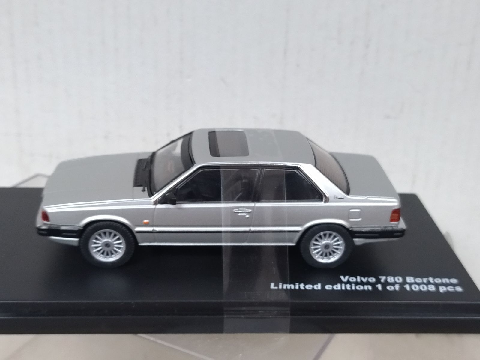volvo-780-bertone-1987-silver- 
