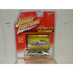 OLDSMOBILE TORONADO 1967 GOLD CLASSIC GOLD 1:64 JOHNNY LIGHTNING