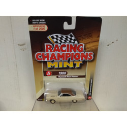 PLYMOUTH ROAD RUNNER 1968 BEIGE 1:64 RACING CHAMPIONS