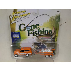 INTERNATIONAL SCOUT II 1979 ORANGE + TRAILER + BOAT 1:64 JOHNNY LIGHTNING