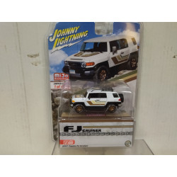TOYOTA FJ CRUISER 2007 WHITE WHEELS BLACK/GOLD 1:64 JOHNNY LIGHTNING