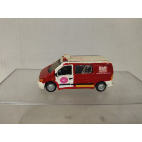 MERCEDES-BENZ VITO BOMBEROS BCN REPINTADO/DESGUACE 1:72 HONGWELL