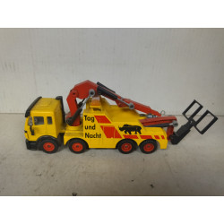 MERCEDES-BENZ TRUCK BREAKDOWN/GRUA 1:55/apx 1:64 SIKU NO BOX