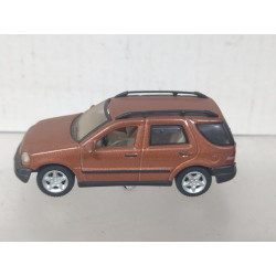 MERCEDES-BENZ CLASE ML MARRON 1:72 HONGWELL SUCIO