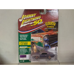 PLYMOUTH CUDA 1970 IN VIOLET BARN FINDS 1:64 JOHNNY LIGHTNING