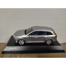 AUDI Q7 2015 SILVER 1:43 DEALER SPARK