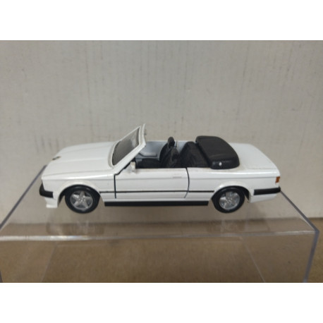 BMW E30 325i CABRIOLET WHITE 1:34/1:39 MAISTO NO BOX
