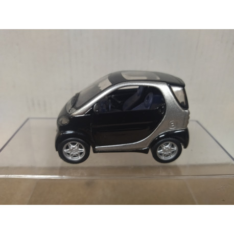 SMART CITY-COUPE BLACK/SILVER 1:33 MAISTO NO BOX