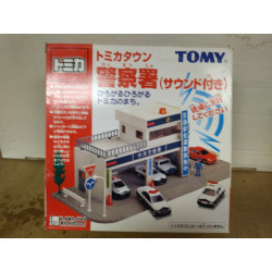 TOMICA TOWN POLICE SET 1:64 TOMICA PLAYSET (NO CARS/COCHES INCLUIDOS)
