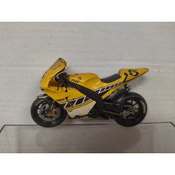 YAMAHA YZR M1 2005 VALENTINO ROSSI MOTO/BIKE 1:24 ALTAYA IXO NO BOX/SUCIA