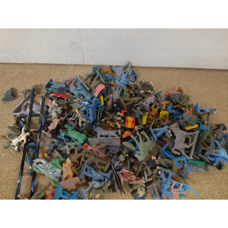 SOLDADOS MIXTURADOS (2) 1:72 NO BOX