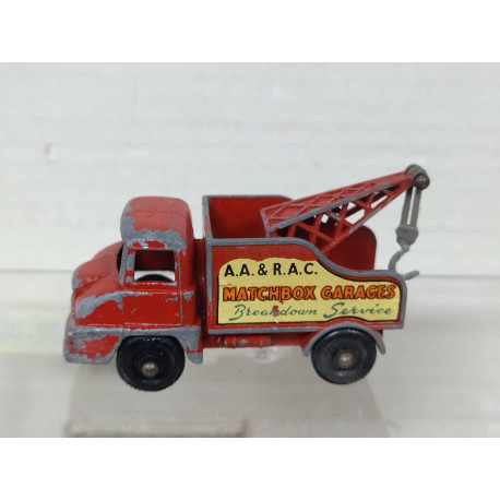THAMES TRADER WRECKER GARAGE AA & RAC LESNEY 13 (2) 1:100/apx 1:64 MATCHBOX NO BOX