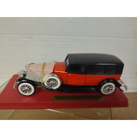 DUESENBERG J 1931 RED/BLACK 1:43 SOLIDO 156 AGE D´OR