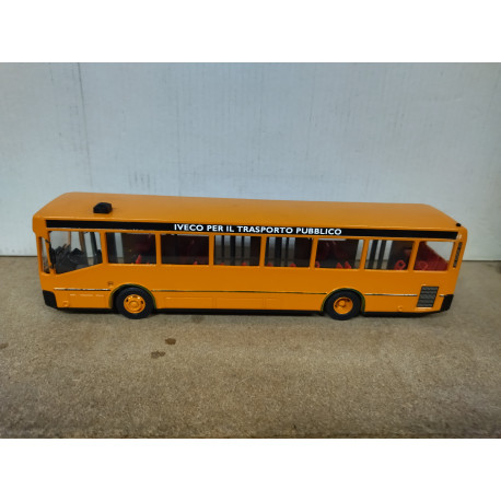 IVECO FIAT EFFEUNO AUTOBUS 1:43 OLD CARS URNA ROTA