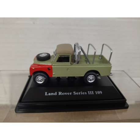 LAND ROVER 109-SERIE III PICKUP 1:72 CARARAMA