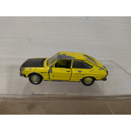 VOLKSWAGEN PASSAT LS/TS YELLOW/BLACK 1:66/apx 1:64 SCHUCO 301867/872 NO BOX