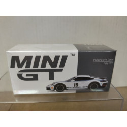 PORSCHE 911 DAKAR RALLY 1974 1:64 MINI GT