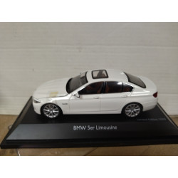 BMW F10 5er 2010 LIMOUSINE WHITE 1:43 SCHUCO