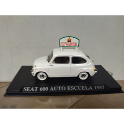 SEAT 600 1957 AUTOESCUELA NUESTROS QUERIDOS COCHES 1:43 ALTAYA IXO