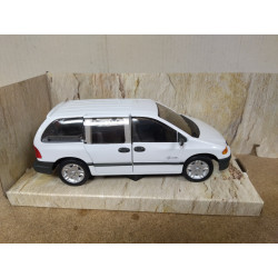 PLYMOUTH VOYAGER WHITE 1:26 MAISTO