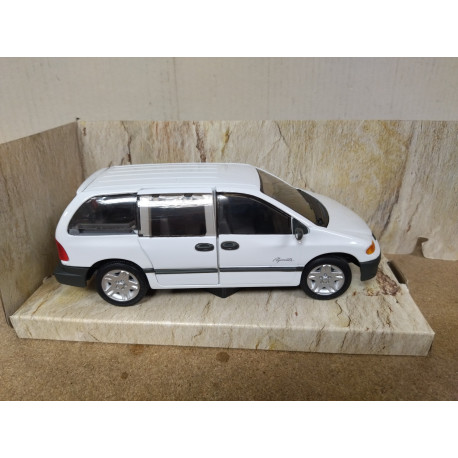 PLYMOUTH VOYAGER WHITE 1:26 MAISTO