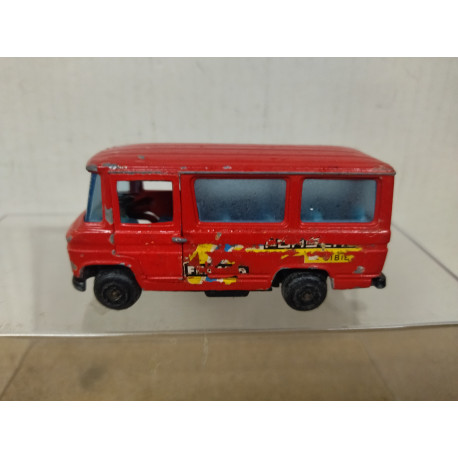 MERCEDES-BENZ L406 ROJA apx 1:64 GUISVAL NO BOX