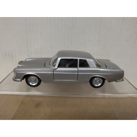 MERCEDES 250 COUPE SILVER 1:43 PILEN M-305 NO BOX/DEFECTUOSO