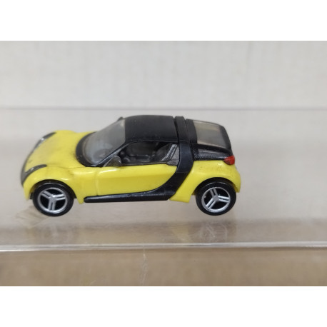 SMART ROADSTER COUPE YELLOW/BLACK apx 1:72 KINDER SORPRESA SUCIO