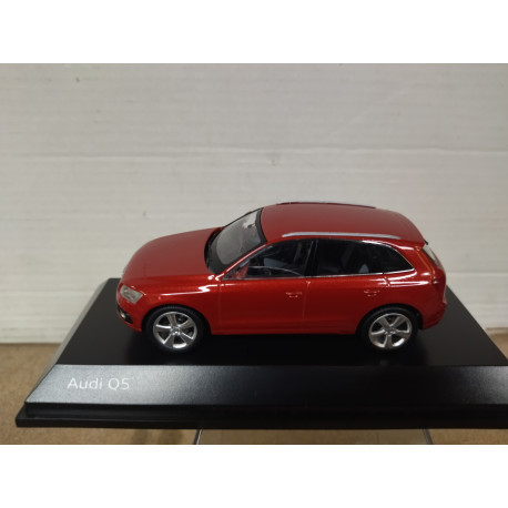 AUDI Q5 2013 4-DOOR MY RED 1:43 SCHUCO DEFECTUOSO/NO RETRO/CRISTAL MAL