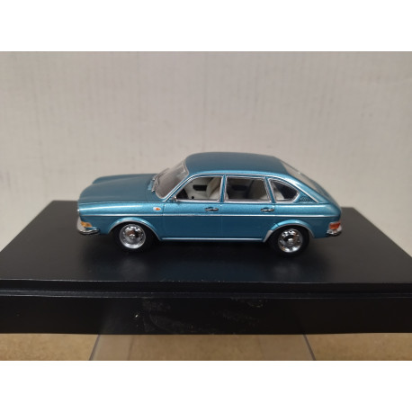 VOLKSWAGEN 411 1968 BLUE 1:43 DEALER MINICHAMPS