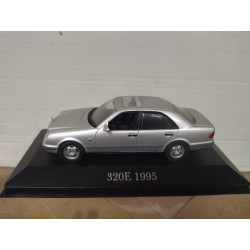 MERCEDES-BENZ W210 E320 1995 SILVER 1:43 ALTAYA IXO NO FOTO