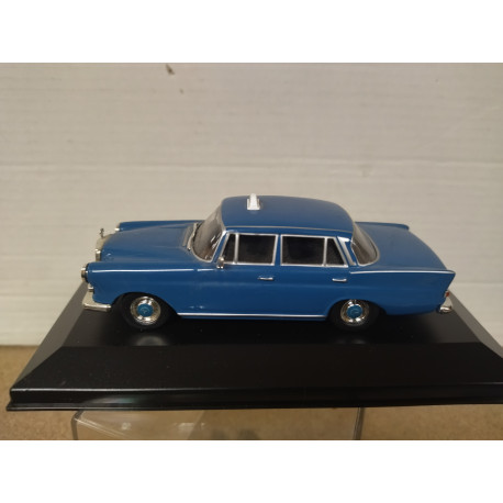 MERCEDES-BENZ W110 200D 1965 TAXI ATHENS GREECE 1:43 ALTAYA IXO BOX NO ORIGINAL
