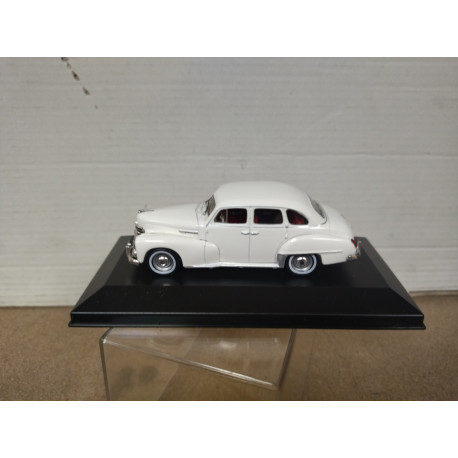 OPEL KAPITAN ´51 WHITE 1:43 EAGLEMOSS IXO BOX NO ORIGINAL
