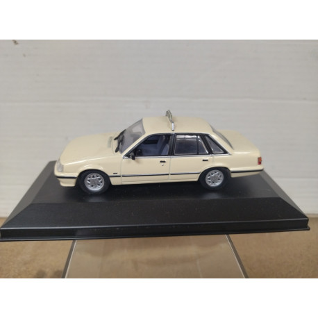 OPEL SENATOR A2 1982 TAXI GERMANY 1:43 EAGLEMOSS IXO BOX NO ORIGINAL