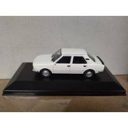 SKODA 105L 1976 WHITE 1:43 IXO DEFECTUOSO/BOX NO ORIGINAL