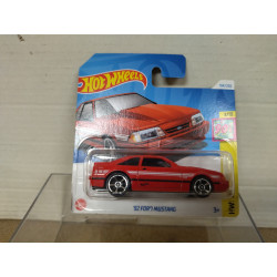 FORD MUSTANG 1992 RED 3/10 70´S VS 90´S 1:64 HOT WHEELS