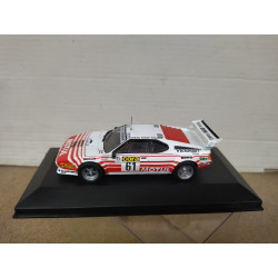 BMW E26 M1 1983 RALLY TOUR CORSE BEGUIN 1:43 ALTAYA IXO BOX NO ORIGINAL