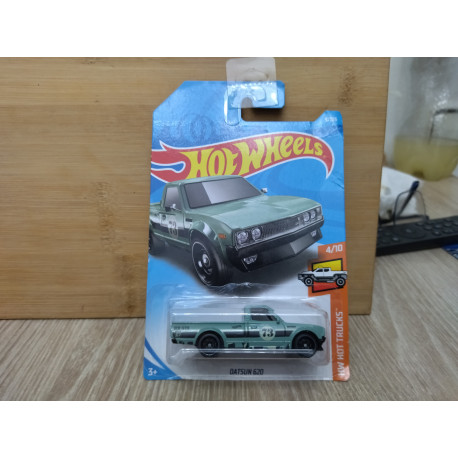 DATSUN 620 4/10 HOT TRUCKS LONG CARD 1:64 HOT WHEELS