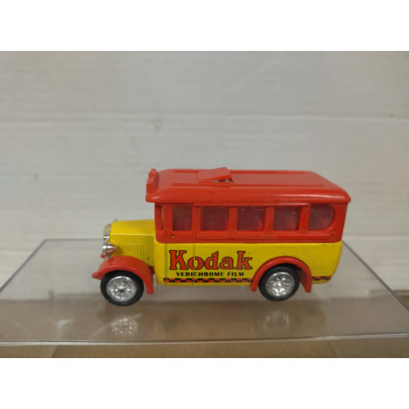 AUTOBUS KODAK 1:72/1:64 ? 8cm LONG GOLDEN WHEELS