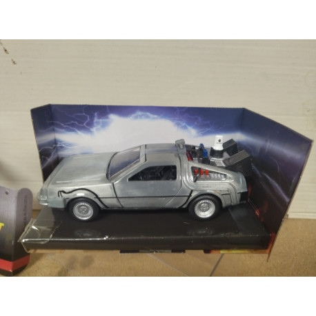 DMC DELOREN BACK TO THE FUTURE II TIME MACHINE apx 1:32 JADA