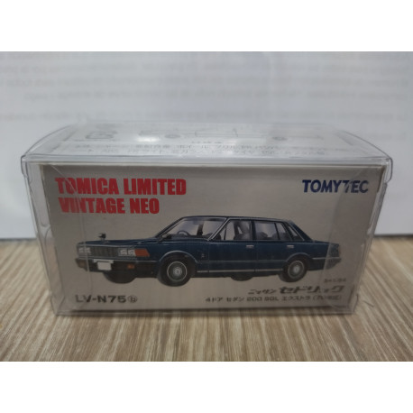 NISSAN CEDRIC 4 DOOR SEDAN 1:64 TOMICA LIMITED NEO N-75b