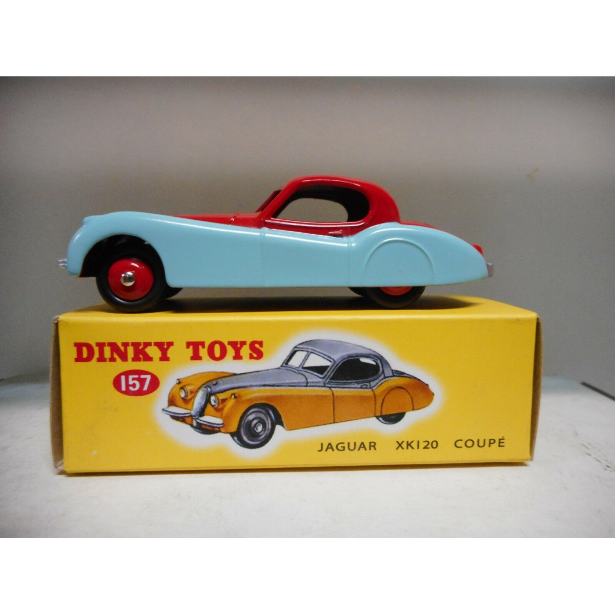 Dinky Toys Jaguar 157 JAGUAR XK120 COUPE DINKY TOYS 157 DeAGOSTINI