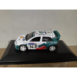 MITSUBISHI LANCER 2000 EVO VI RALLY LINARES SOLA 1:43 ALTAYA IXO BOX NO ORIGINAL