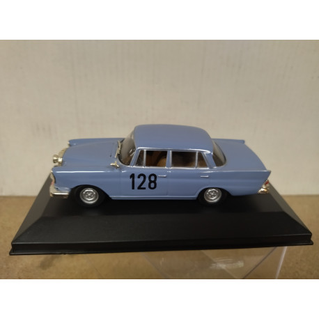VOLKSWAGEN TOUAREG 2007 SILVER MEMORABLES MEXICO 1:43 DeAGOSTINI IXO