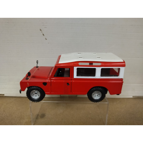 LAND ROVER 109 RED/WHITE 1:25 BBURAGO NO BOX