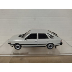 FSO POLONEZ GRIS 1:43 IXO DeAGOSTINI NO BOX/DEFECTUOSO